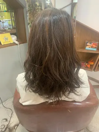 セミロング 吉田 茉生のヘアスタイル