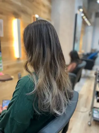 ロング Aguhair milo森山知幸のヘアスタイル