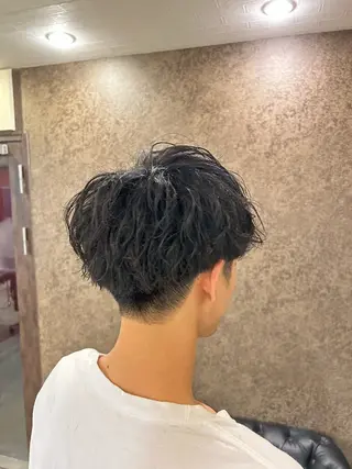 ショート パーマ メンズ トミモト アユムのヘアスタイル