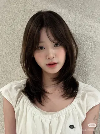 セミロング レイヤー/透明感 カラー🍀_そら🪽のヘアスタイル