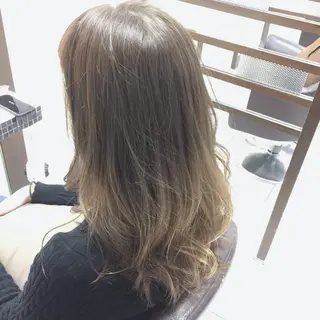 ロング カラー 大平 美沙のヘアスタイル