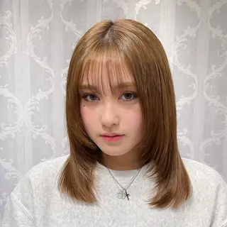 ミディアム 艶髪ハイトーン✨ 🩷AMI🩷のヘアスタイル