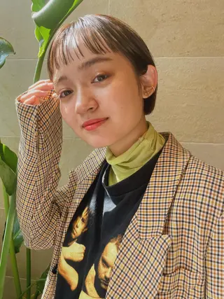 ショート 白髪ぼかしハイライト 脱白髪染めのヘアスタイル