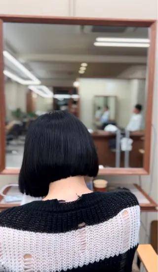 ショート バタフライレイヤー/ ニシトモユキのヘアスタイル