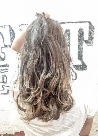 セミロング EIGHT plum TOKIOリミテッドのヘアスタイル