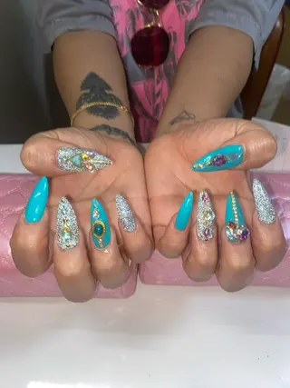 ネイル 個性派🌺推しネイル 💅💞hota🐇のネイルデザイン