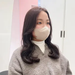 ミディアム カラー 🩵ブリーチカラー MIORI🩵のヘアスタイル