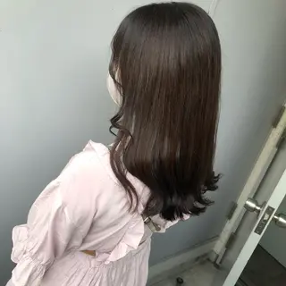 ミディアム 寒色/ベージュヘア ブリーチありMiOのヘアスタイル
