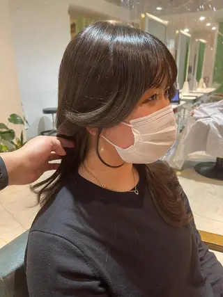 セミロング レイヤーカット 小山 悠のヘアスタイル