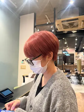 ショート カラー 深見 真由のヘアスタイル
