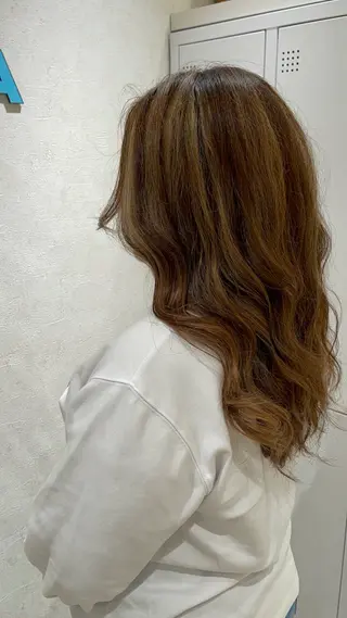 ロング カラー Alen🐶🐾/海 外風/グレージュ🩶のヘアスタイル