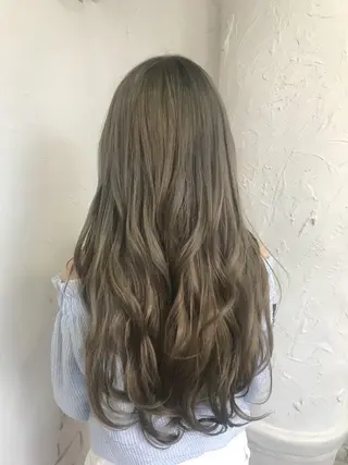 ロング カラー 伊藤 優希のヘアスタイル