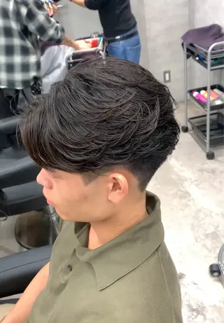 ミディアム パーマ ヘアアレンジ メンズ 🔥ニュアンス フェザー小林海斗🔥のヘアスタイル