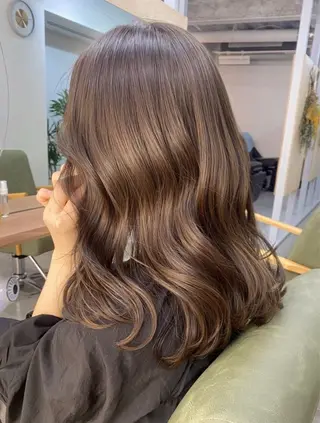セミロング カラー まさと透明感ベージュ カラーレイヤーカットのヘアスタイル