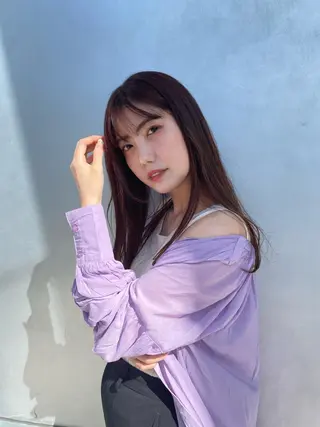 セミロング カラー 韓国🇰🇷レイヤー カットオリーブカラーのヘアスタイル