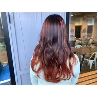 ロング カラー ツキダテ ユイのヘアスタイル