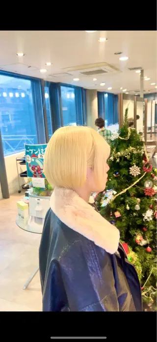 ショート カラー 旭岡龍明/ハイトーン /ケアブリーチのヘアスタイル