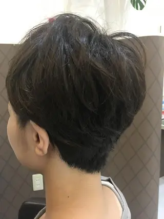 ショート カラー 古林 理沙のヘアスタイル