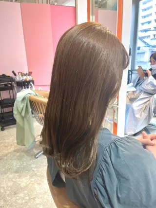 セミロング カラー うしだ かおるのヘアスタイル