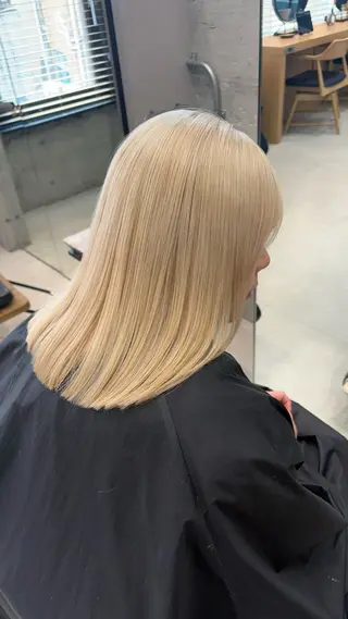 セミロング カラー KAEDE🌺Wカ ラー/ホワイトカラーのヘアスタイル