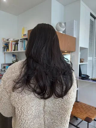 ロング カラー 柿坂 華のヘアスタイル
