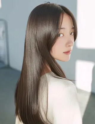 ロング 🌿透明感カラー レイヤーカットのヘアスタイル