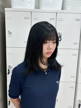 セミロング カラー 抜け感レイヤー︴ ニュアンスカラーのヘアスタイル