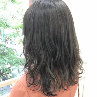セミロング カラー TRENCH 相澤 果歩のヘアスタイル