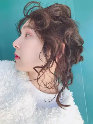 ヘアアレンジ 💓パーマ，💗 レイヤーカットのヘアスタイル