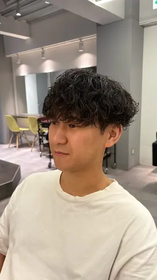 ミディアム パーマ メンズ 高橋 周のヘアスタイル