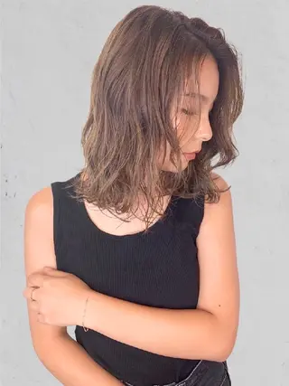 ミディアム 川崎 智加のヘアスタイル