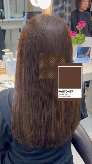 セミロング カラー 横田 芳のヘアスタイル
