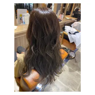 カラー 🩵盛れる顔周り/ 艶カラーemi🩵のヘアスタイル
