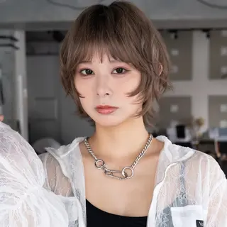ショート ウルフ/レイヤー/ ブリーチカラーのヘアスタイル
