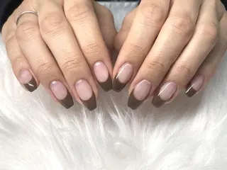 ミディアム BEBE. 受付のネイルデザイン