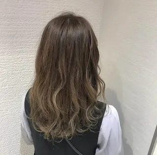 ロング カラー ヘアアレンジ 白髪ぼかしハイライト 茗荷谷駅徒歩2分のヘアスタイル
