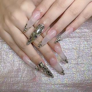 ネイル Queens テイのネイルデザイン