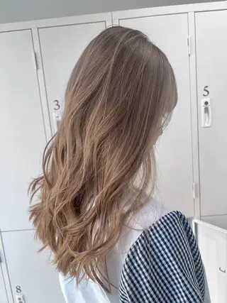 ロング カラー 艶ハイトーン🔆 ️️️安座間 希のヘアスタイル