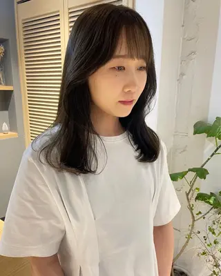 セミロング カラー 🩰オリーブ/ ベージュ松本咲花🩰のヘアスタイル