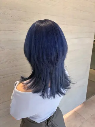 セミロング カラー サキ🤍ハイトーン 🩰くびれ巻きヘアのヘアスタイル