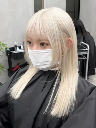 セミロング カラー イツク ⚡️ ルーツ/ハイトーンのヘアスタイル