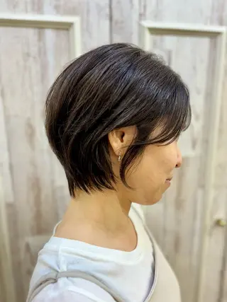 ショート カラー 髪質改善🫧艶カラー 🫧💙佐藤真優のヘアスタイル