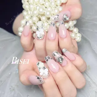 ネイル 🦋 Queenieのネイルデザイン