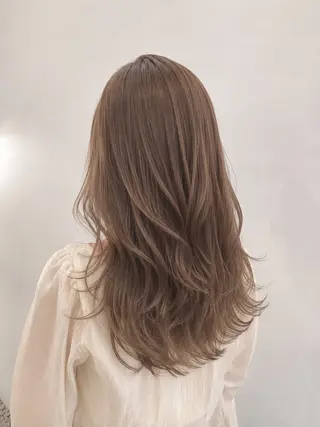 セミロング MIO🍎ハイトーン /透明感カラーのヘアスタイル
