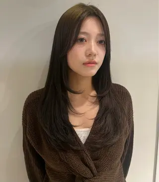ロング momb 折戸結菜のヘアスタイル