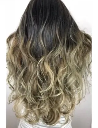 カラー 豊川 絢子のヘアスタイル