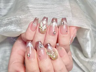 ネイル 🦋 Queenieのネイルデザイン