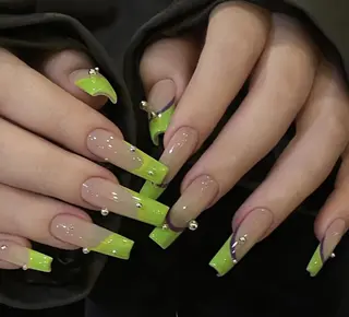 ネイル Pure&Rich Nailのネイルデザイン