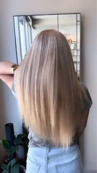 ロング カラー W_SALON CONOCAのヘアスタイル
