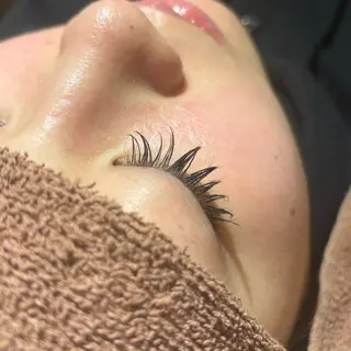 マツエク・マツパ MODEK's阿倍野 SANAのヘアスタイル